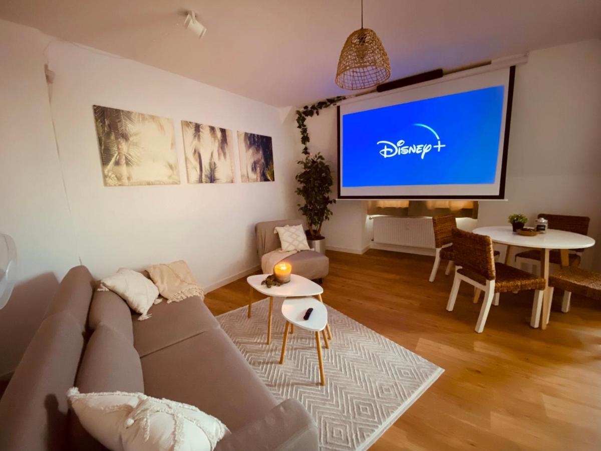 Home Cinema - Balcony - Wi-Fi & Streams Magdeburg Exteriör bild