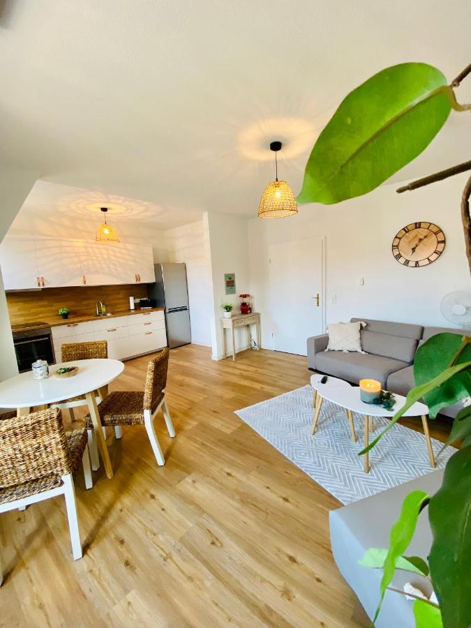 Home Cinema - Balcony - Wi-Fi & Streams Magdeburg Exteriör bild